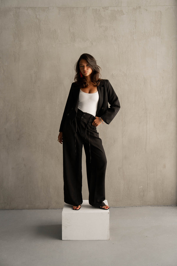Elevate Suite Black